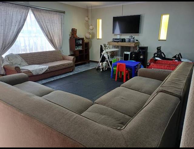 3 BEDROOM HOUSE FOR SALE IN WITFIELD